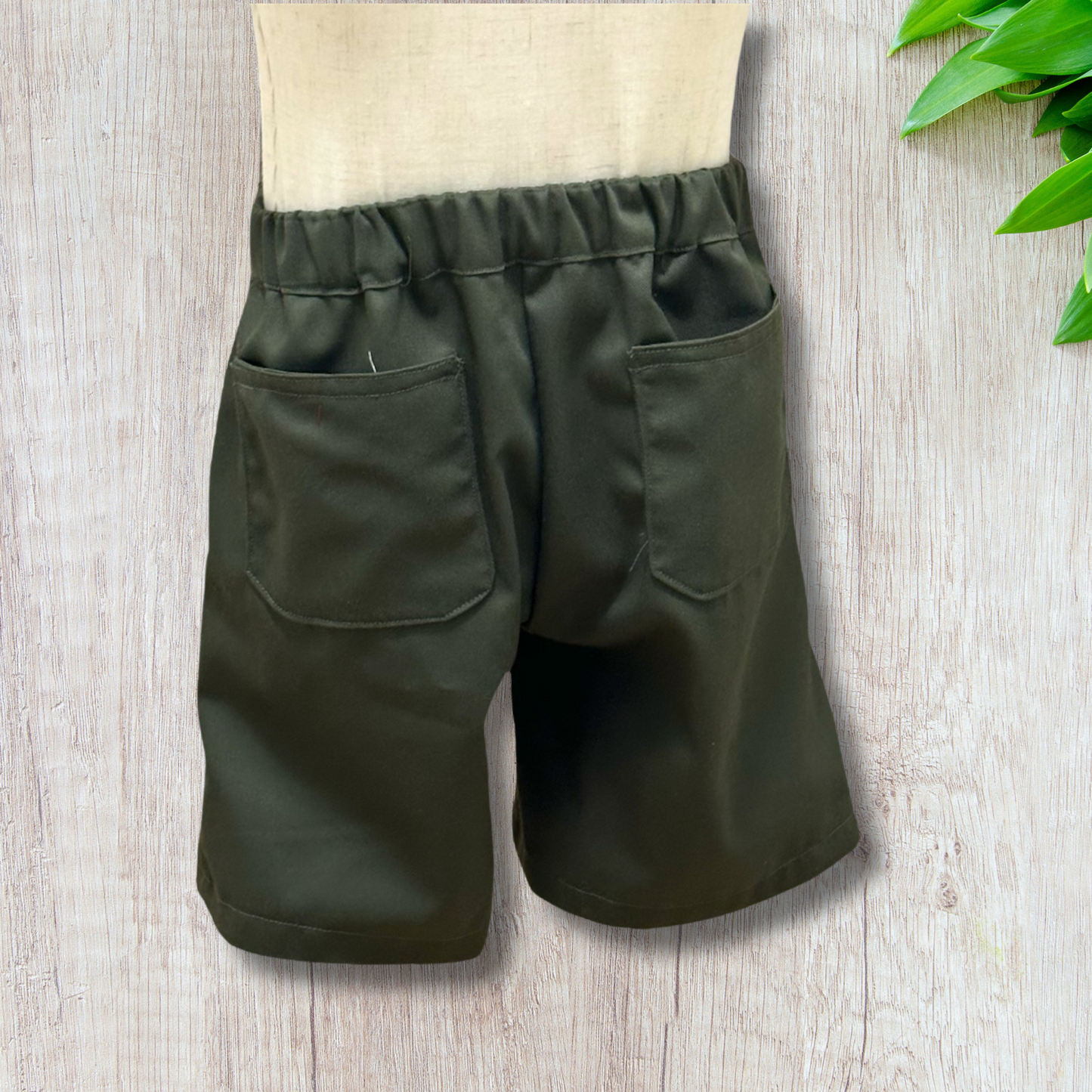 Austin Shorts Olive Back.png