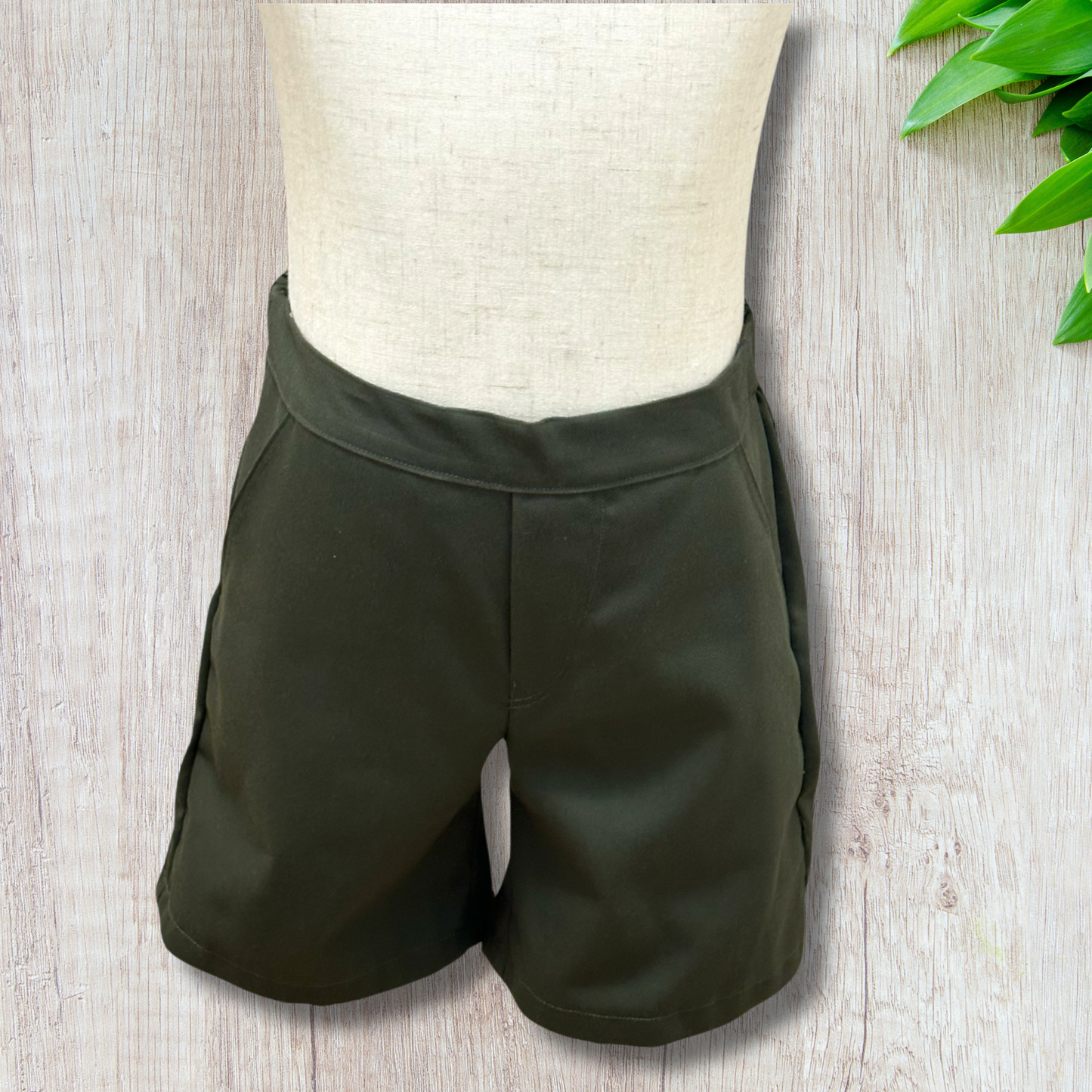 Austin Shorts Olive.png